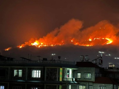 पोखराको काहुँडाँडामा भीषण डढेलो