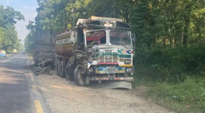 टिकौलीमा दुई वटा ट्रक र ट्यांकर ठोक्किँदा एक जनाको मृत्यु, २ घाइते