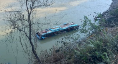 धादिङ बस दुर्घटना अपडेट : मृतकको संख्या ७ पुग्यो, घाइतेलाई काठमाडौं पठाइयो