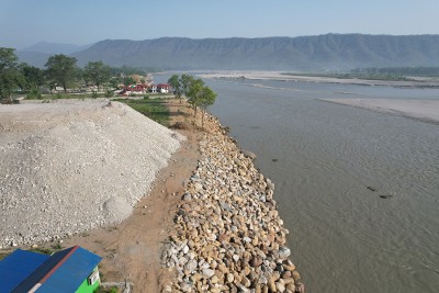 नारायणीमा तटबन्धको काम रोकियो, स्थानीय त्रासमा