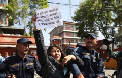 रुसी सेनामा कार्यरत  नेपालीका जीवन रक्षाको माग गर्दै सिंहदरबार अगाडि प्रदर्शन,  १४ जना नियन्त्रणमा