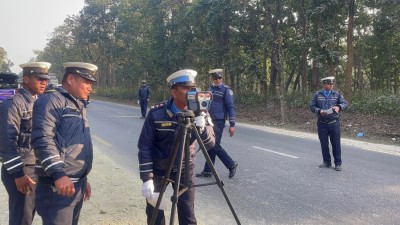 सवारी दुर्घटना न्यूनीकरण गर्न टिकौली जंगल क्षेत्रमा ‘राडार गन’ सहित चेकजाँच