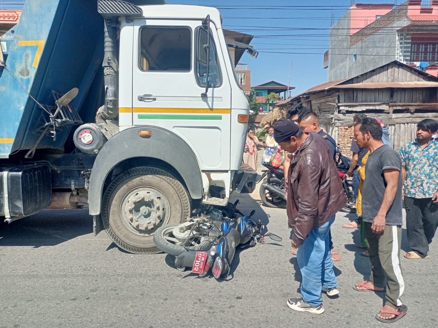 चितवनमा टिप्परको ठक्करबाट मोटरसाइकल चालकको मृत्यु