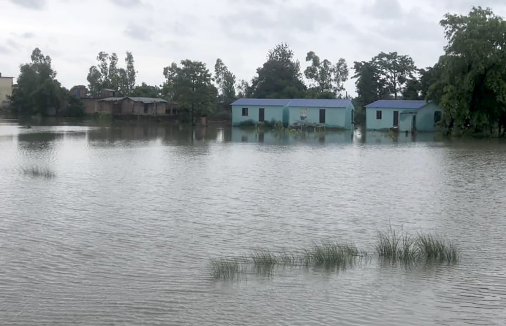 कैलालीमा बाढी : छ सय ३६ जनालाई सुरक्षित स्थानमा सारियो