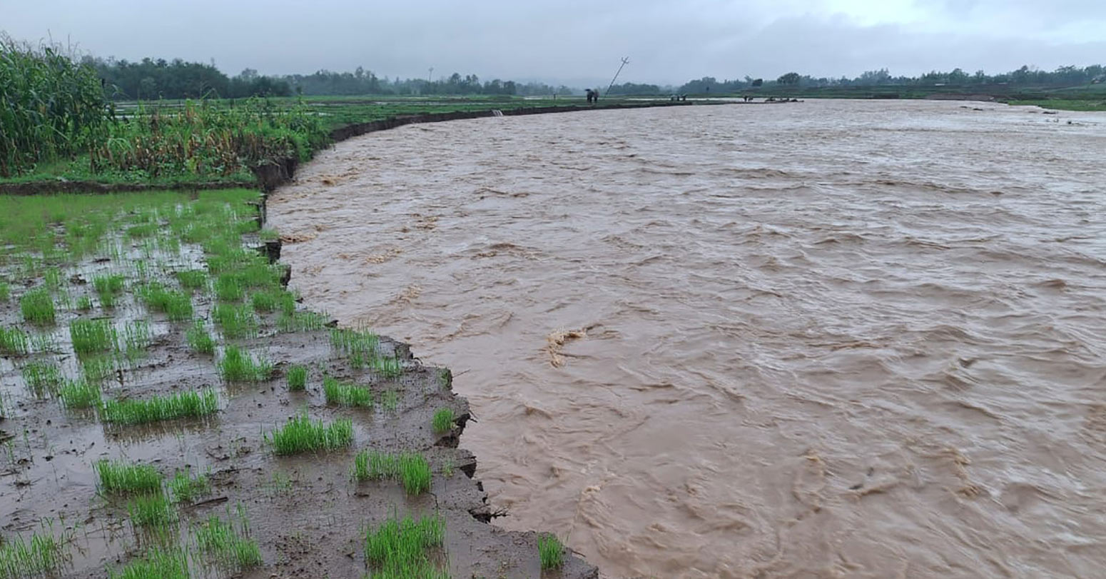 नारायणी र पश्चिम राप्तीको जलसतहले सतर्कता पार गर्‍यो, तटीय क्षेत्रका नागरिकलाई सतर्कता अपनाउन आग्रह