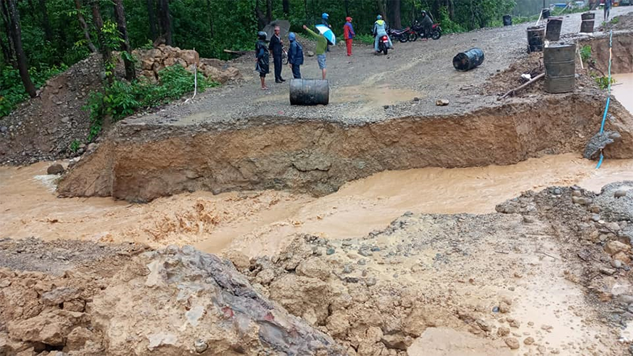 पूर्वपश्चिम राजमार्ग एकतर्फी सञ्चालनमा